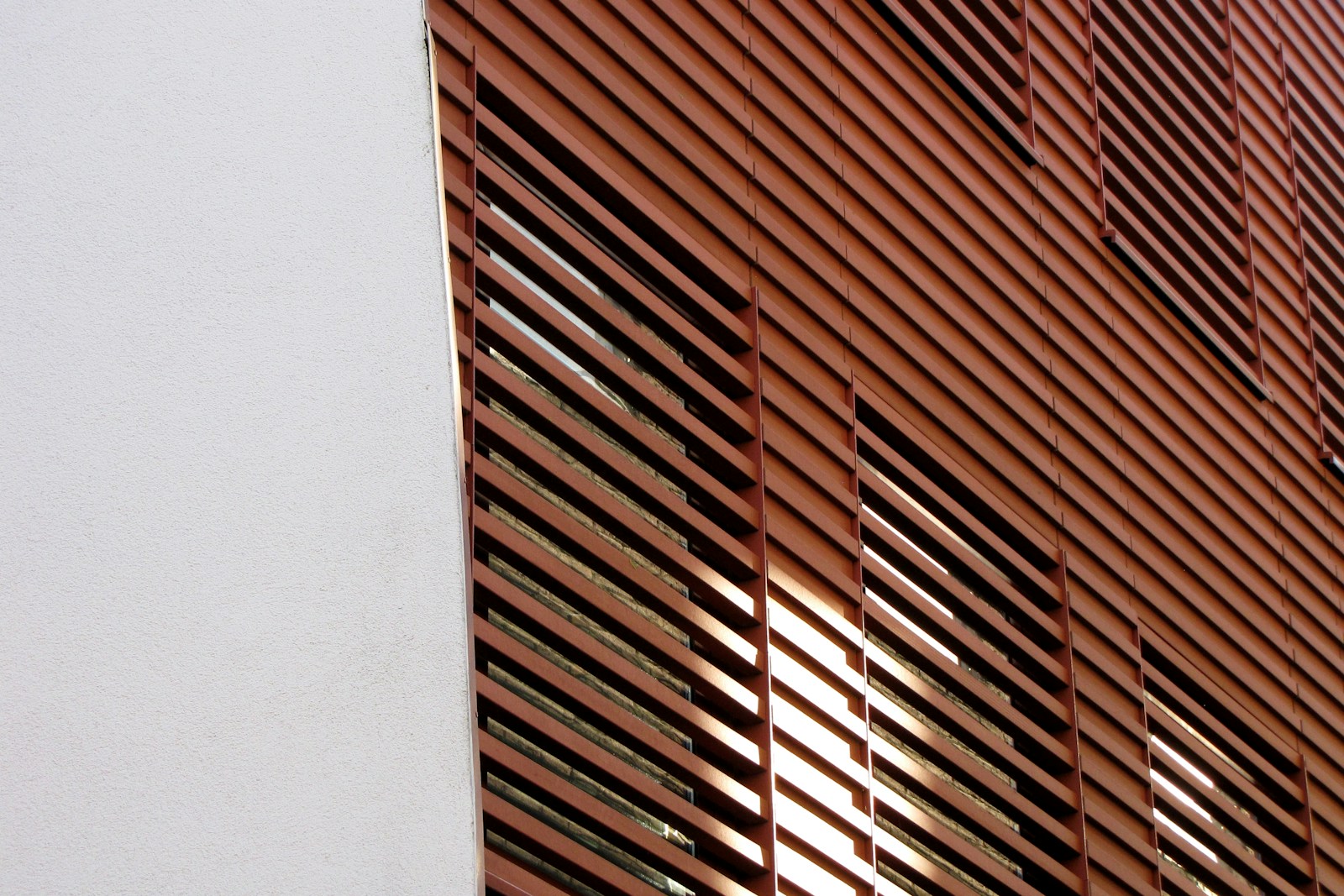 Detail moderní fasády s čistou strukturou
